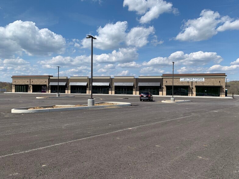 More Photos Of Rte 8 & Rte 228 - Middlesex Crossing, Valencia Storefront Retail Office For Lease