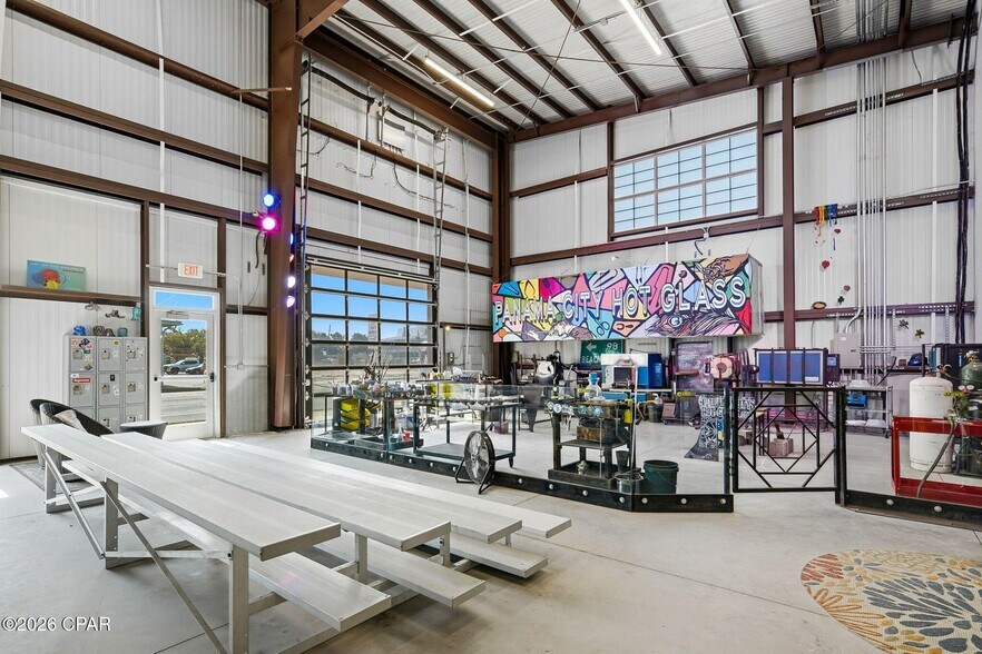 More Photos Of 1331 Harrison Ave, Panama City Showroom For Sale