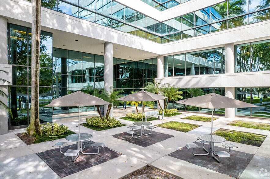 More Photos Of 600 N Pine Island Rd, Plantation Office For Lease