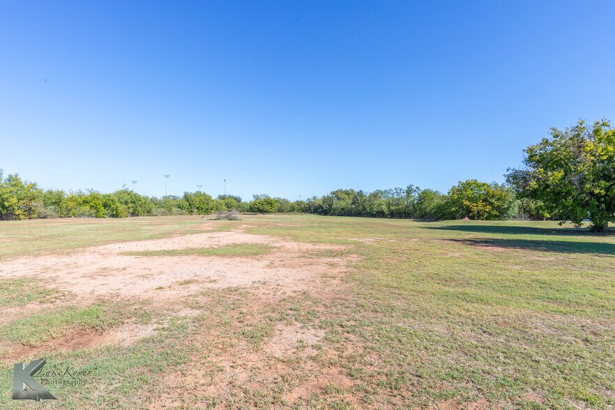 More Photos Of 1901 Cottonwood St, Abilene Industrial For Sale