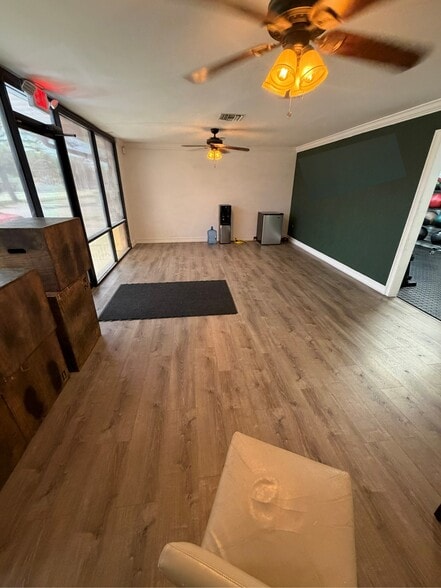 More Photos Of 705 Live Oak St, Tarpon Springs Warehouse For Lease