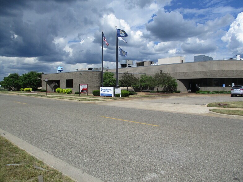 Primary Photo Of 200 Maple St, Sparta Manufacturing For Sale
