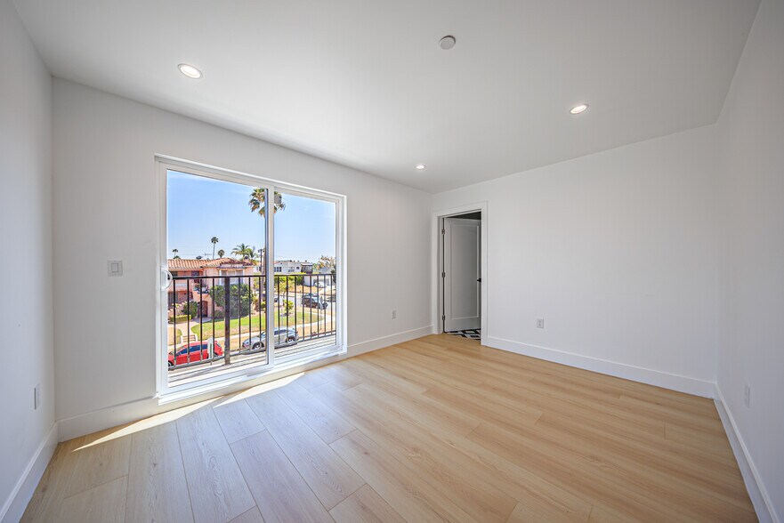 More Photos Of 1259 S Longwood Ave, Los Angeles Apartments For Sale