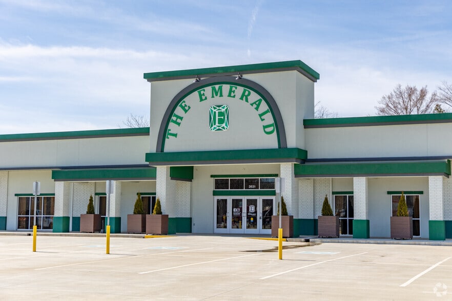 More Photos Of 2631 Highway 41A Byp, Clarksville Department Store For Lease