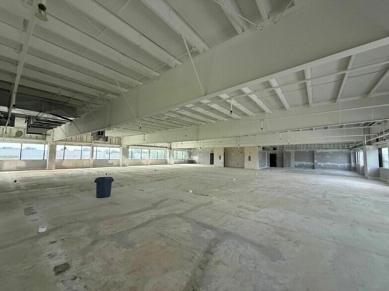 More Photos Of 2929 N Eastgate Ave, Springfield Office For Lease