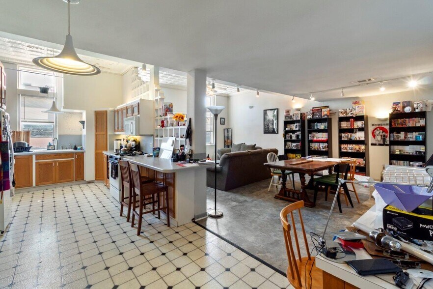 More Photos Of 106 E 26th St, Bryan Office For Sale