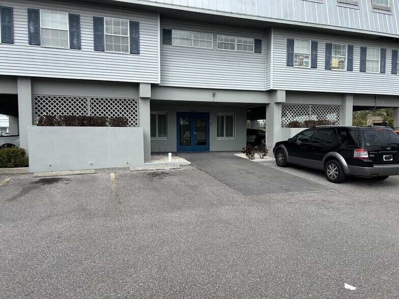 More Photos Of 3909 E Bay Dr, Holmes Beach Medical For Lease