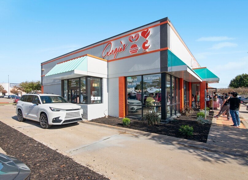 More Photos Of 701 W 15th St, Plano Freestanding For Sale