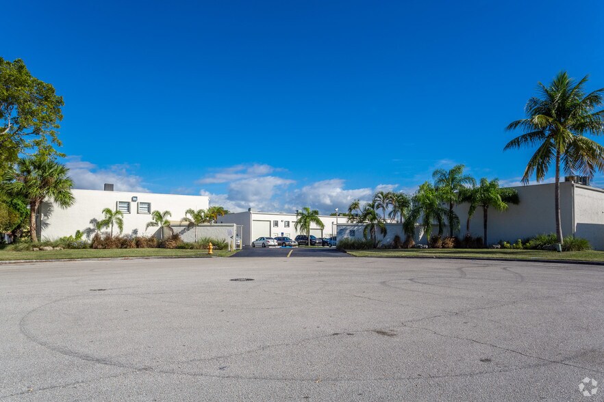 More Photos Of 13879-13981 SW 140th St, Miami Warehouse For Lease
