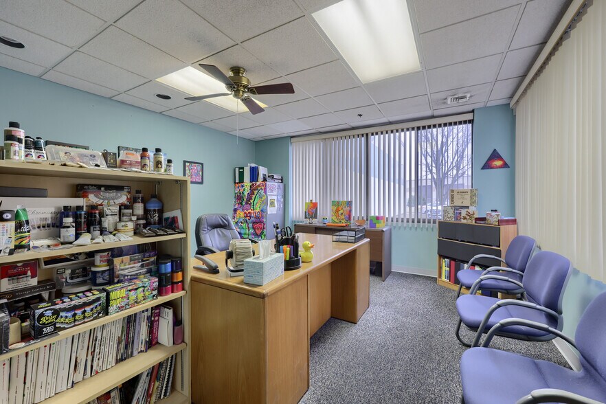 More Photos Of 205 Bucky Dr, Lititz Manufacturing For Sale