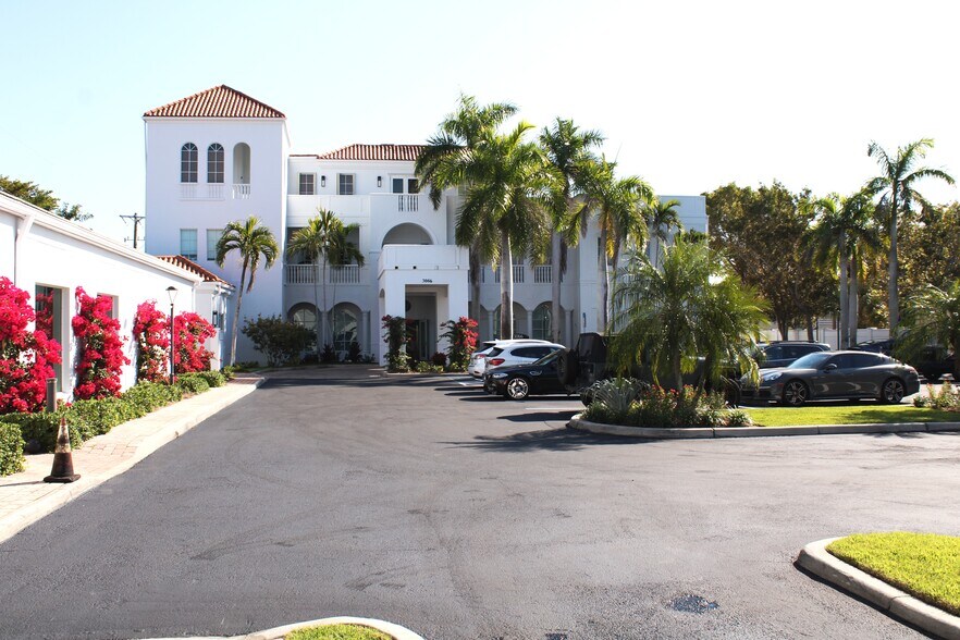 Primary Photo Of 3060-3066 Tamiami Trl N, Naples Unknown For Lease