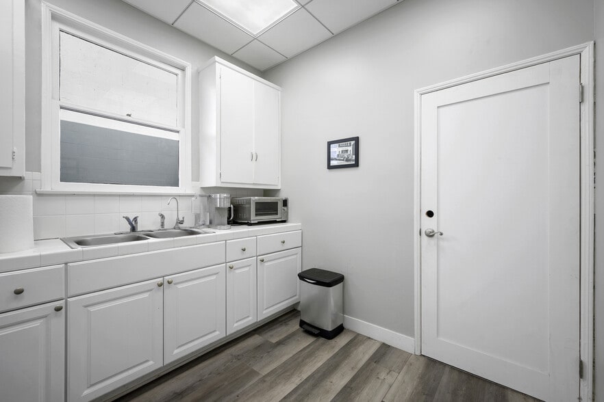 More Photos Of 2304-2306 Burbank blvd, Burbank Office Residential For Sale