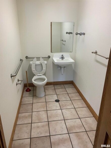 More Photos Of 3526 N California Ave, Peoria Office For Sale