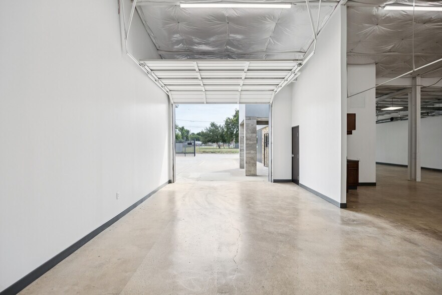 More Photos Of 4763 Vicksburg St, Dallas Distribution For Lease