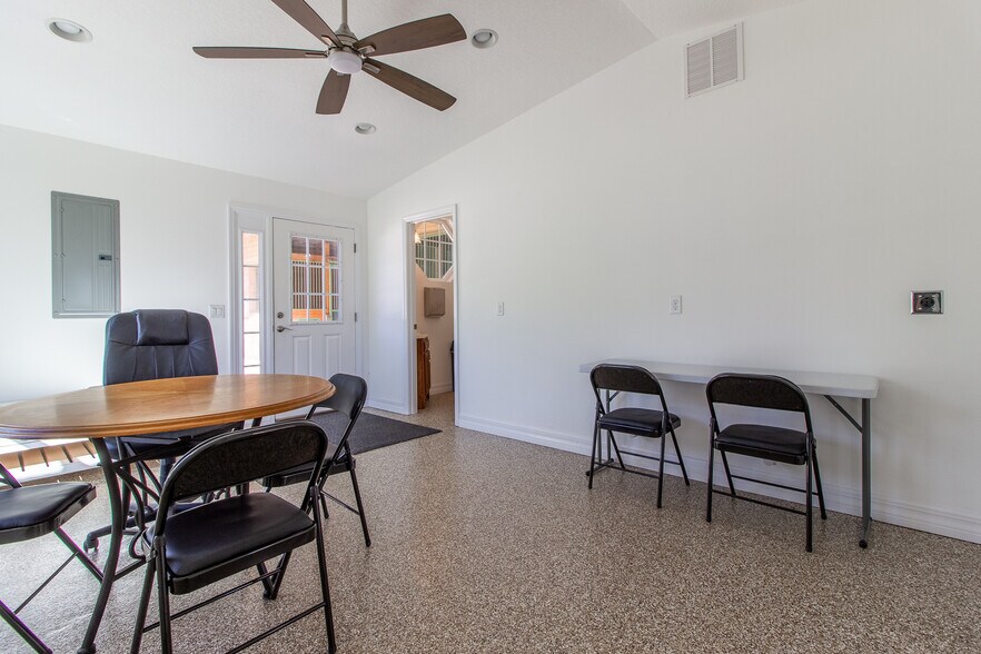 More Photos Of 20221 SW 5th Pl, Dunnellon Specialty For Sale