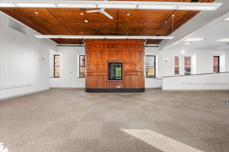 More Photos Of 10 Railroad Pl, Norwich Flex For Lease