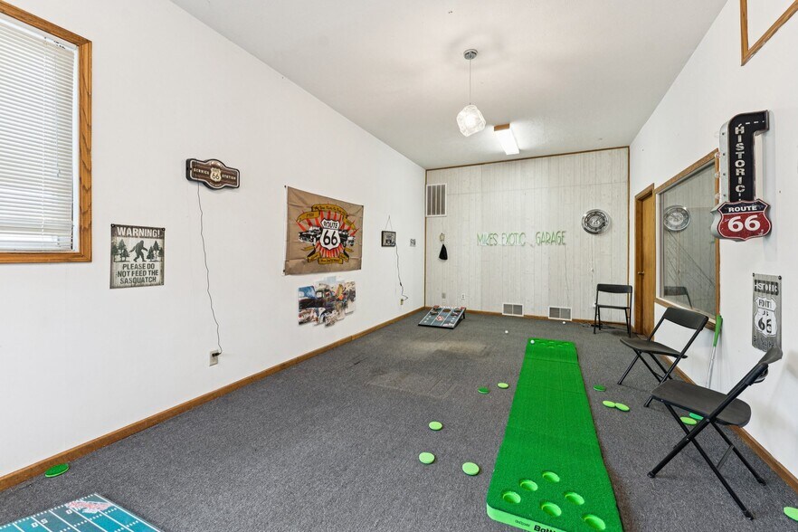 More Photos Of 630 W Elkhorn St, Arlington Freestanding For Sale