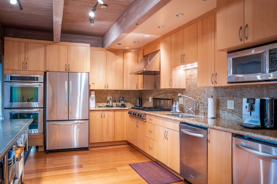 More Photos Of 900 Bridgeway, Sausalito Medical For Sale