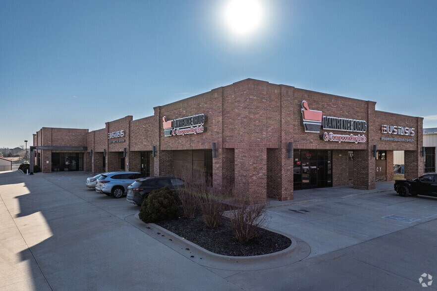 More Photos Of 5540-5550 N Farmer Branch Rd, Ozark General Retail For Sale