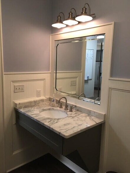 More Photos Of 12 E Johnston St, Forsyth Office Residential For Lease