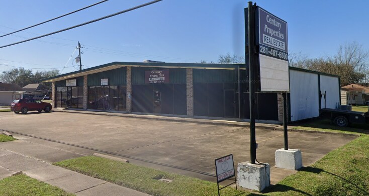 More Photos Of 4502 Center St, Deer Park Freestanding For Lease