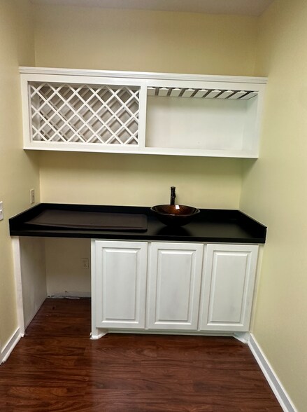 More Photos Of 1911 Dunbarton Dr, Jackson Office For Sale