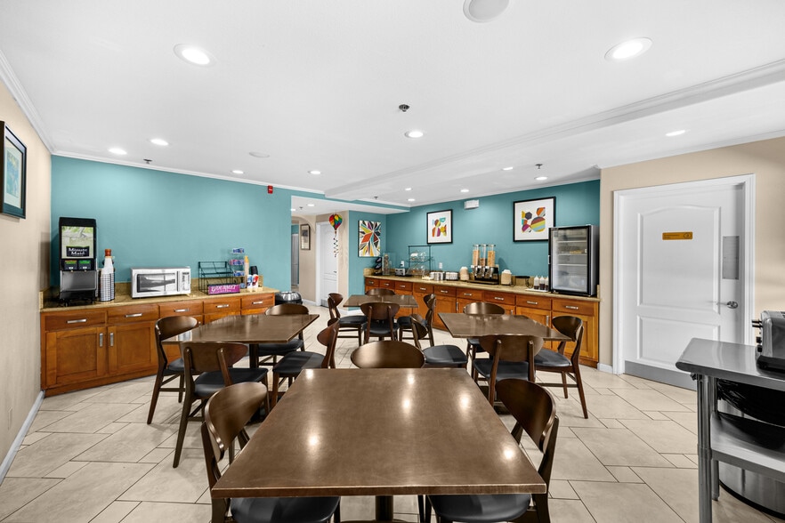 More Photos Of 28980 Old Town Front St, Temecula Hotel For Sale