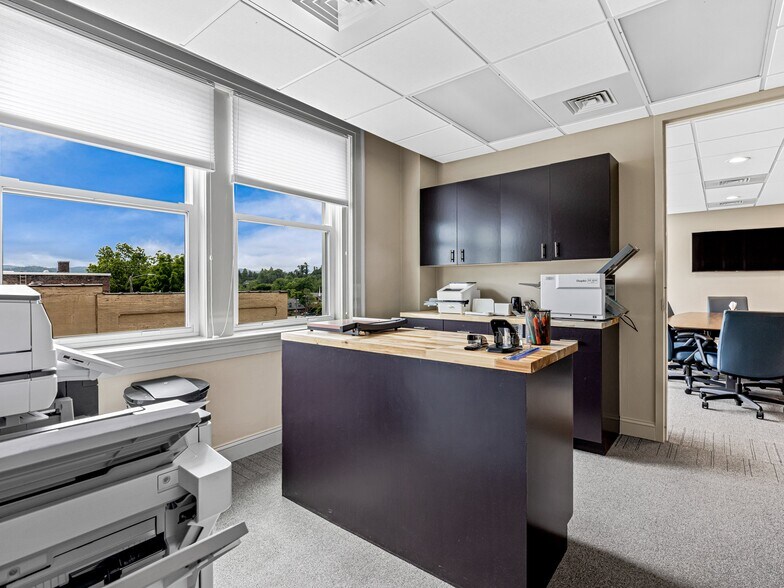 More Photos Of 401 N Main St, Hendersonville Storefront Retail Office For Sale