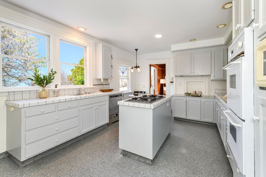 More Photos Of 8 Keller St, Petaluma Office Residential For Sale