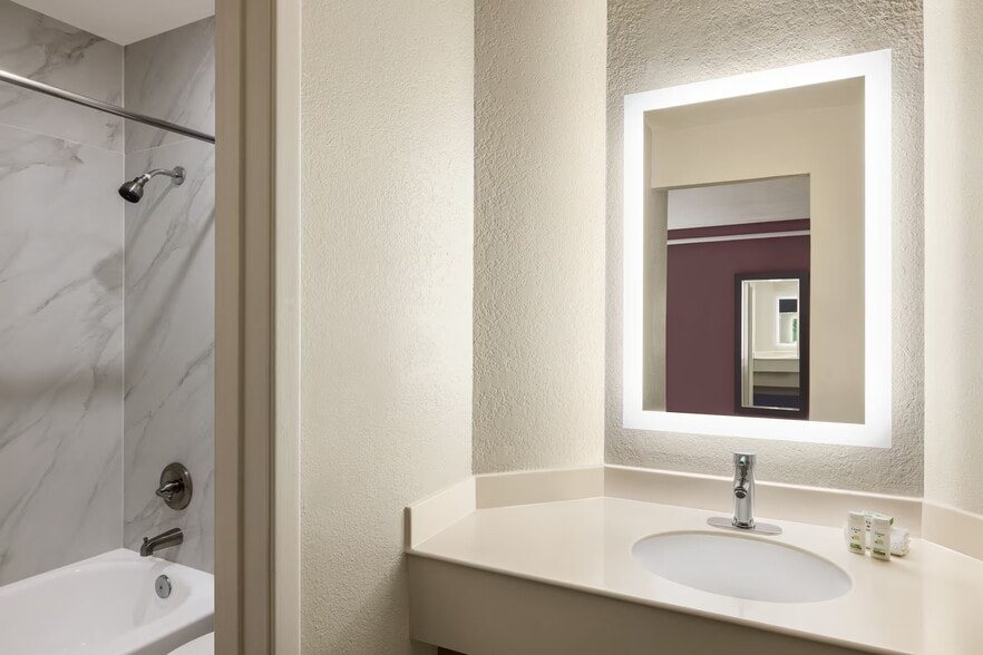More Photos Of 6511 W Military Dr, San Antonio Hotel For Sale