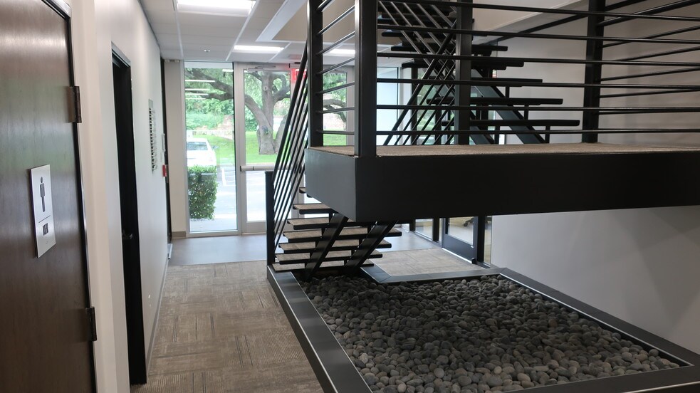 More Photos Of 2714 Bee Caves Rd, Rollingwood Medical For Lease