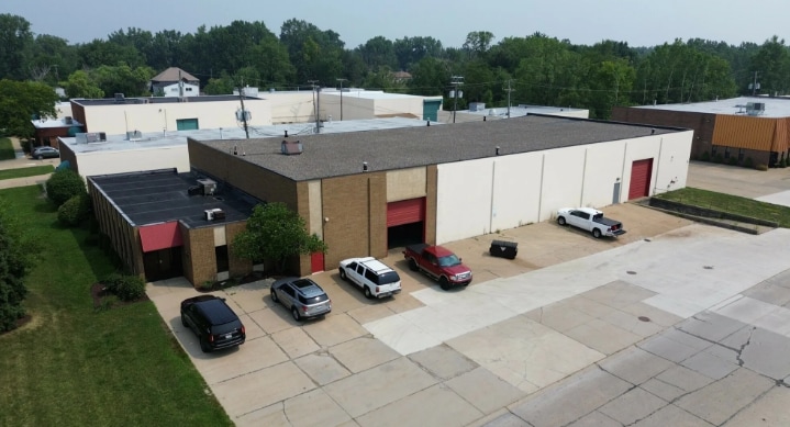 More Photos Of 640 Minnesota Dr, Troy Warehouse For Lease