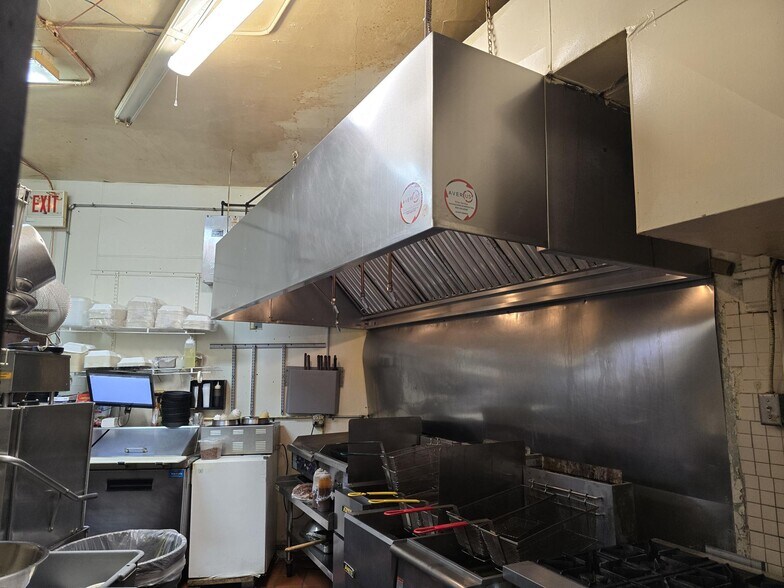 More Photos Of 4263 Lincoln Ave, Chicago Restaurant For Lease