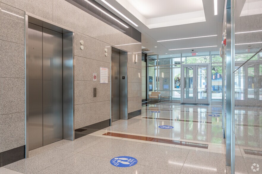 More Photos Of 2900 S Quincy St, Arlington Office For Lease