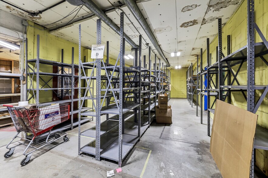 More Photos Of 3939 E 14th St, Des Moines Warehouse For Sale