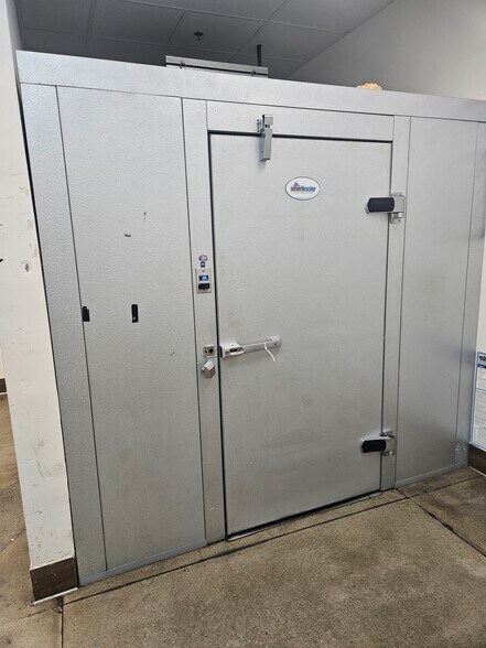 More Photos Of 400-490 Lincoln Blvd, Lincoln Unknown For Lease