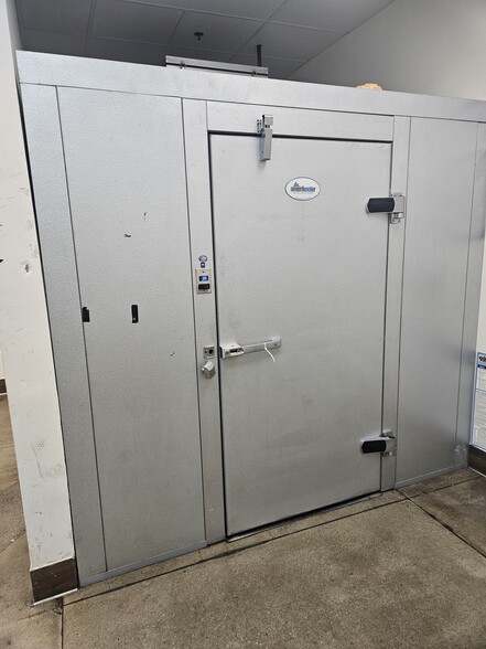 More Photos Of 400-490 Lincoln Blvd, Lincoln Unknown For Lease