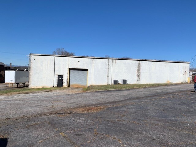 More Photos Of 203 Woodrow St, Pickens Industrial For Sale