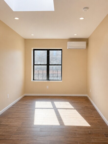 More Photos Of 9 Newport St, Brooklyn Storefront For Sale