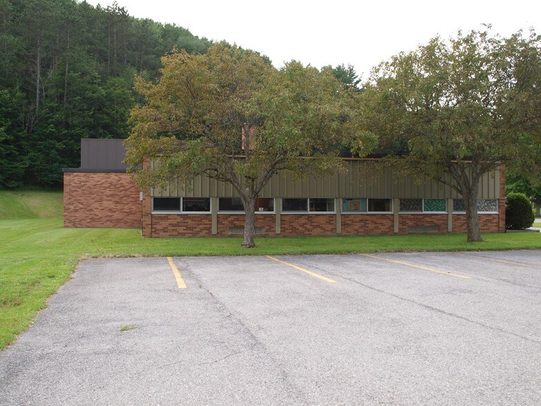 More Photos Of 201 Hoovertown Rd, Penfield Light Manufacturing For Lease