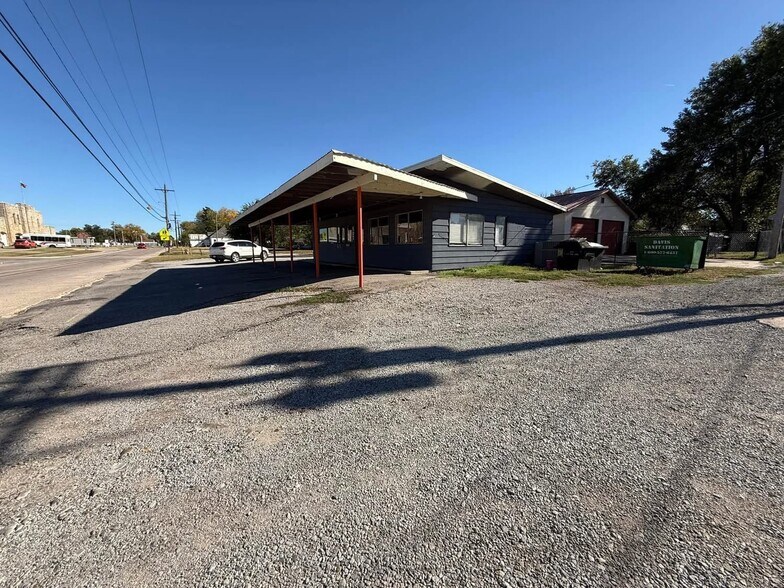 More Photos Of 507 E North Ave, Tonkawa Fast Food For Sale
