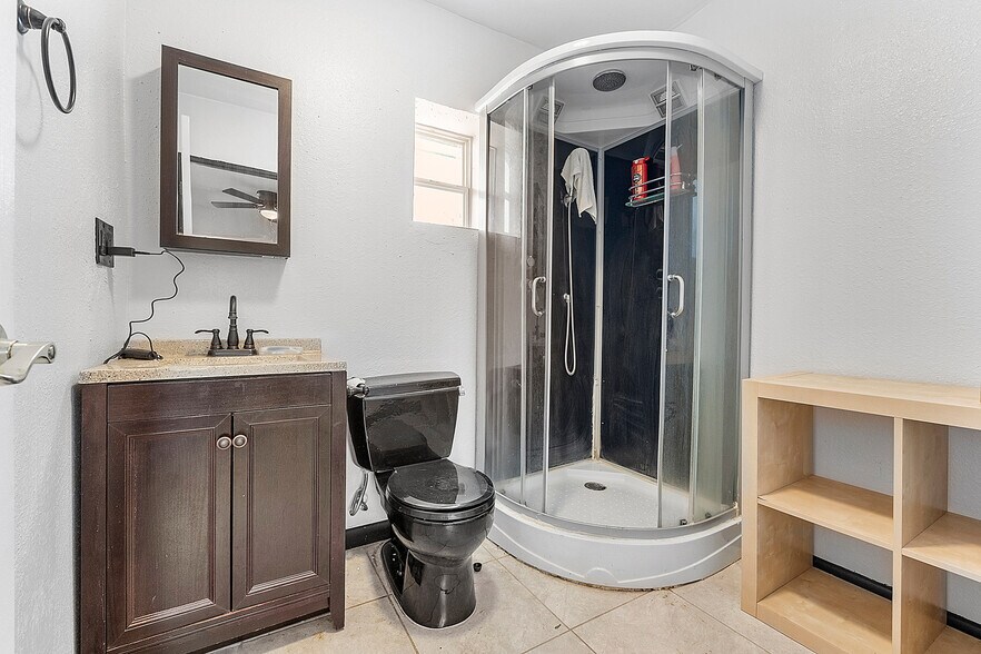 More Photos Of 2435 N Dixie Hwy, Wilton Manors Apartments For Sale