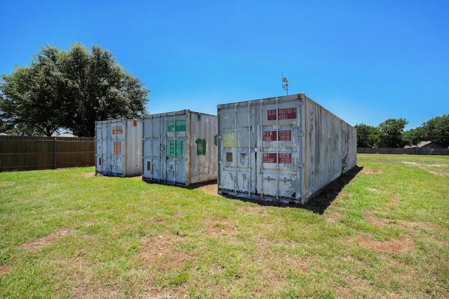 More Photos Of 124 S Nolan River Rd, Cleburne Flex For Lease