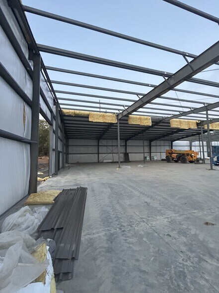 More Photos Of 954 Ort Ln, Merlin Industrial For Lease