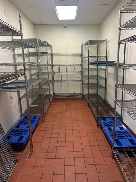 More Photos Of 2613 E Clairemont Ave, Eau Claire Restaurant For Lease