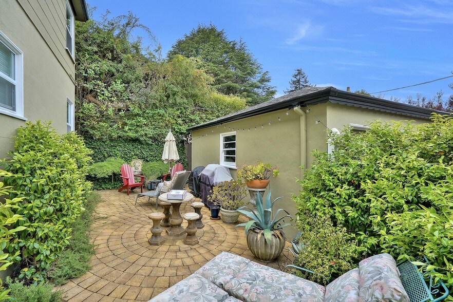 More Photos Of 16 Bellevue Ave W, San Mateo Apartments For Sale