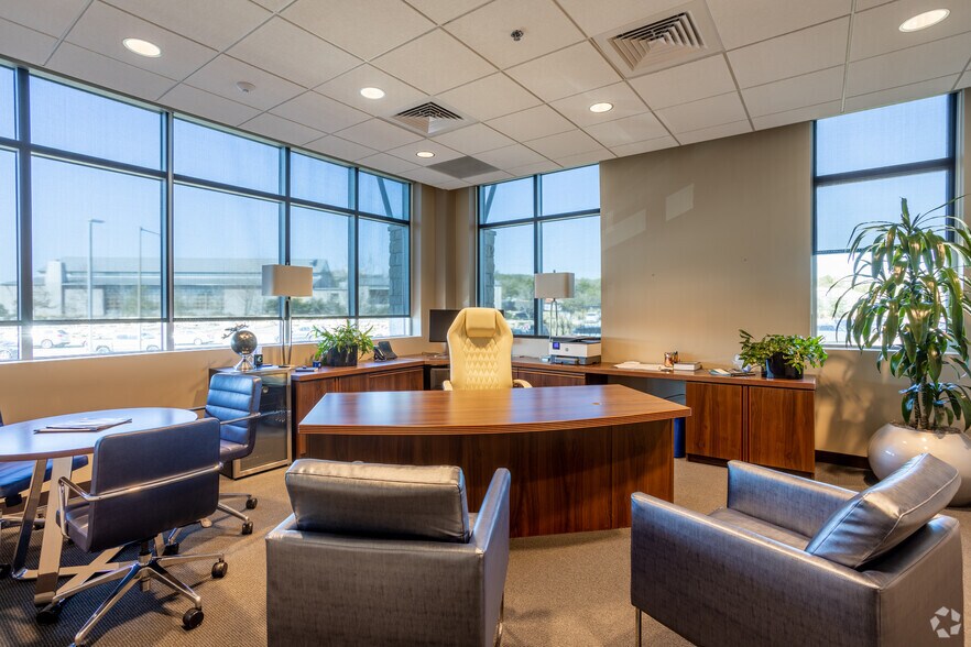 More Photos Of 7710 Rialto Blvd, Austin Medical For Lease