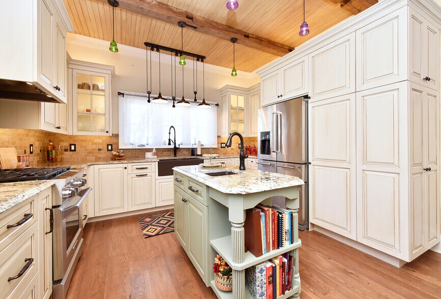 More Photos Of 315 Cedar St, New Ulm Specialty For Sale