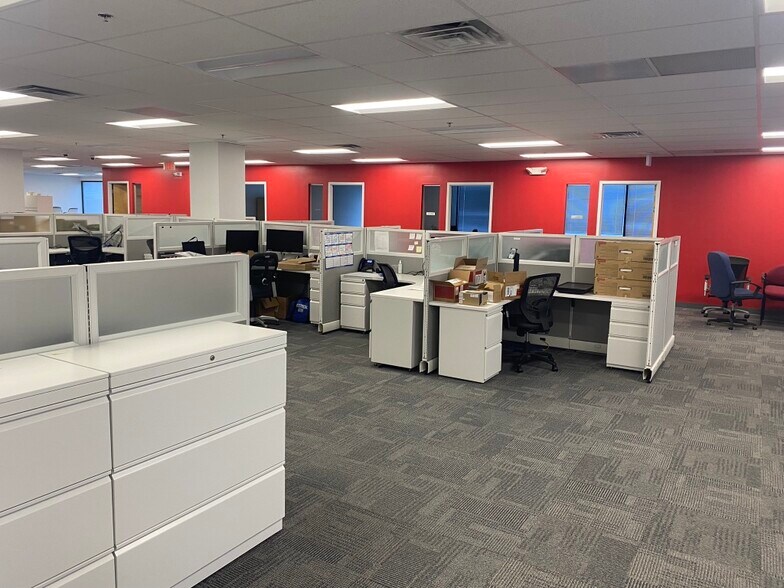 More Photos Of 121 E County Line Rd, Warminster Township Light Manufacturing For Lease