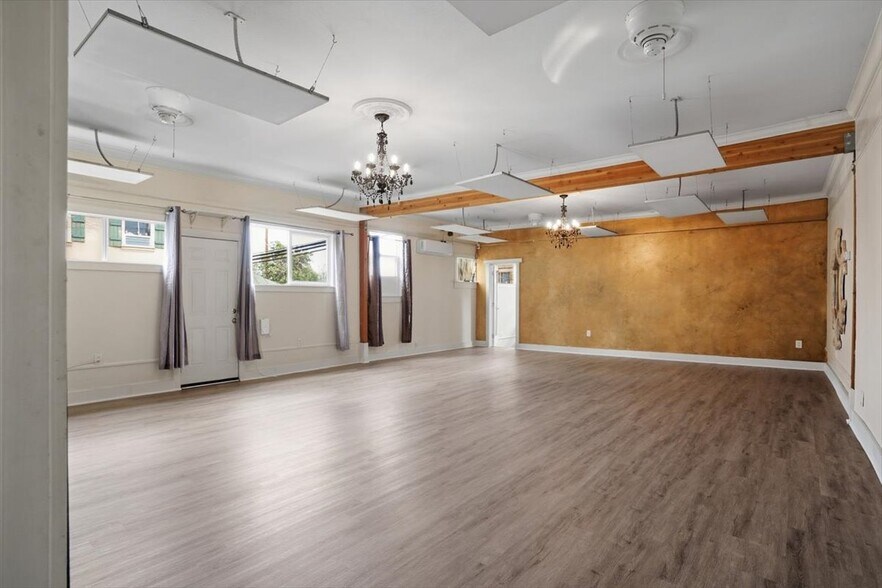 More Photos Of 145 N Market St, Wailuku Storefront Retail Residential For Sale